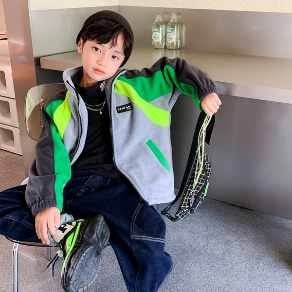 Sportska jakna s visokim ovratnikom za dječake