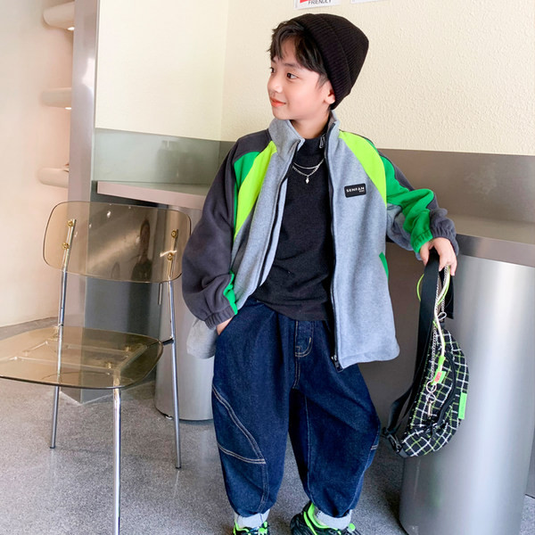 Sportska jakna s visokim ovratnikom za dječake