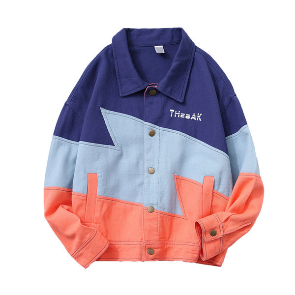 Divatos fiú kabát klasszikus gallérral és hímzett felirattal