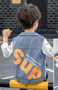 Detská rifľová vesta pre chlapcov - s kapucňou