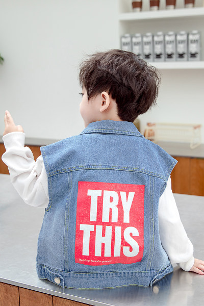 Chlapčenská ležérna džínsová vesta s potlačou