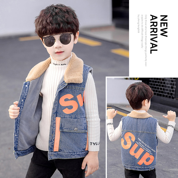 Alkalmi mellény fiúknak két modell felirattal