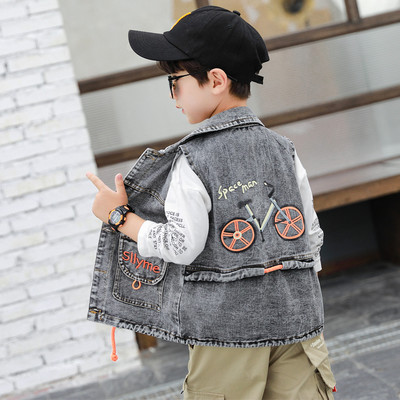 Moodne vest kaks tikandiga mudelit poistele