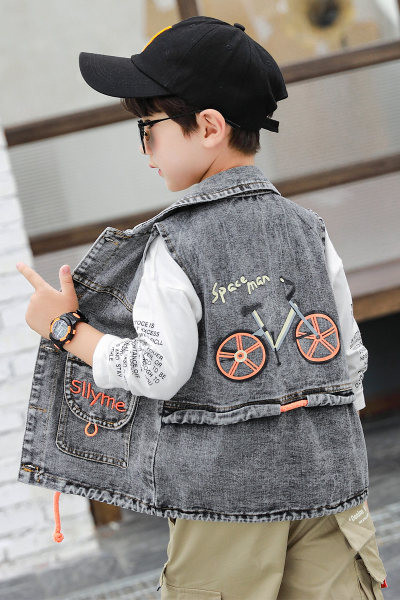 Moodne vest kaks tikandiga mudelit poistele