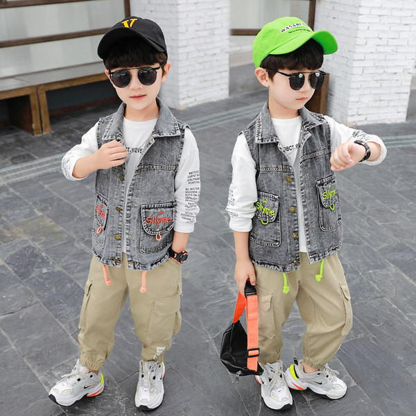 Moodne vest kaks tikandiga mudelit poistele