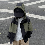 Őszi-tavaszi kabát fiúknak kapucnival