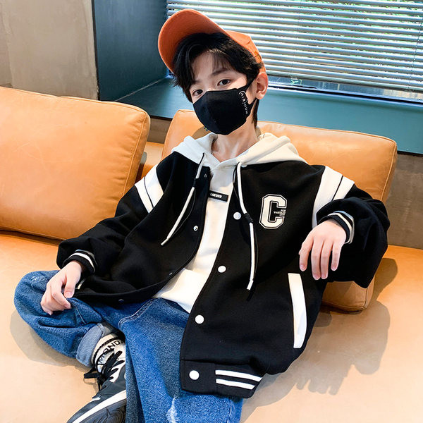 Sportinė striukė berniukui su gobtuvu