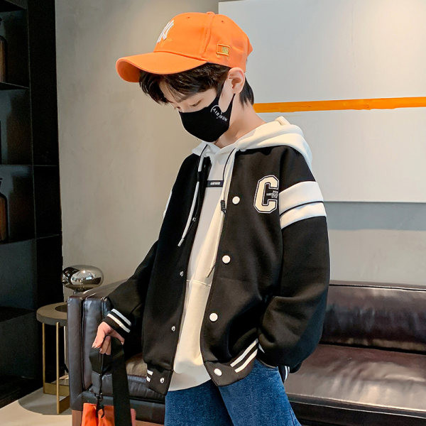 Sportinė striukė berniukui su gobtuvu