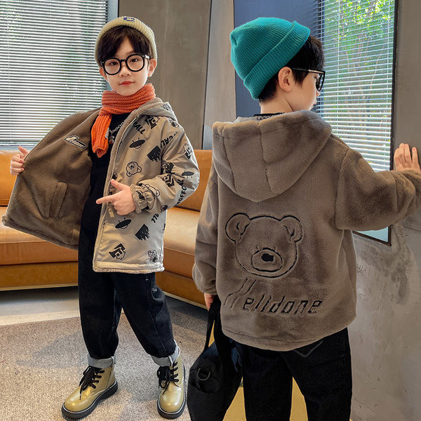 Alkalmi kabát hímzéssel és kapucnival