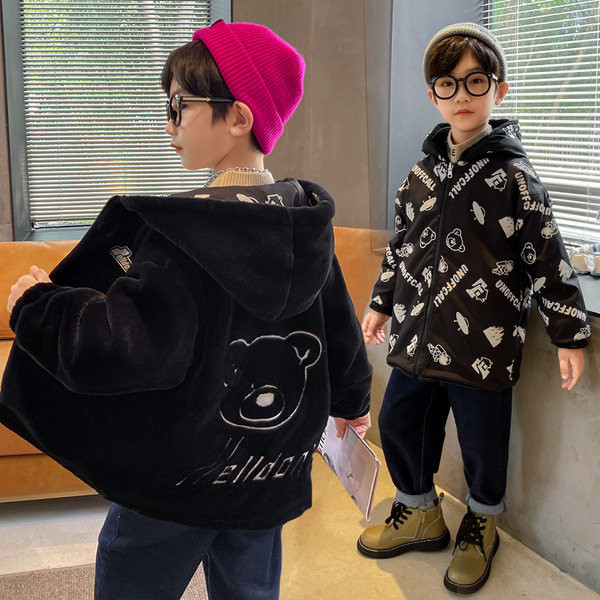 Alkalmi kabát hímzéssel és kapucnival