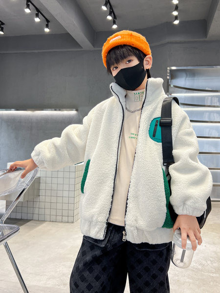 Ležerna jakna za dječake s džepom i vezom