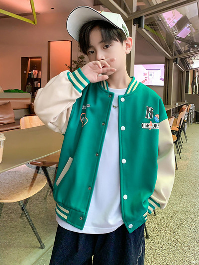 Tikandite ja nööpidega sügis-kevadine jakk