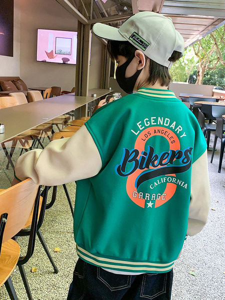 Tikandite ja nööpidega sügis-kevadine jakk