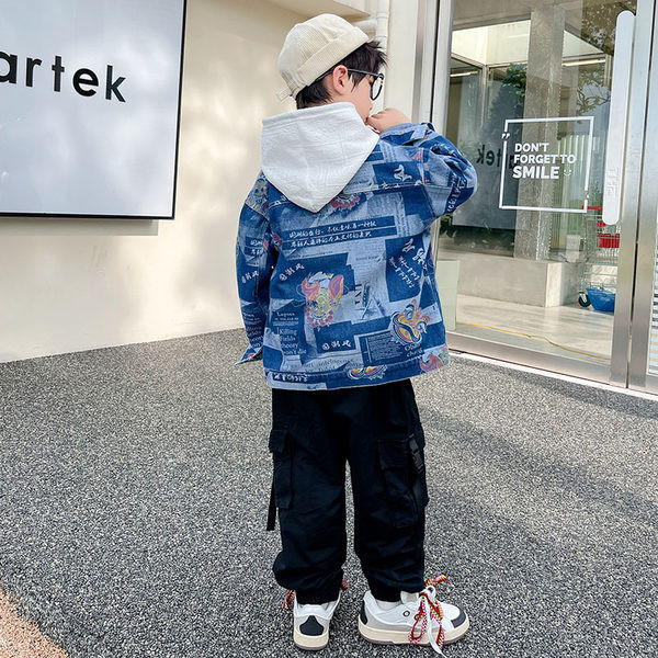 Dječja traper jakna s džepovima u plavoj boji