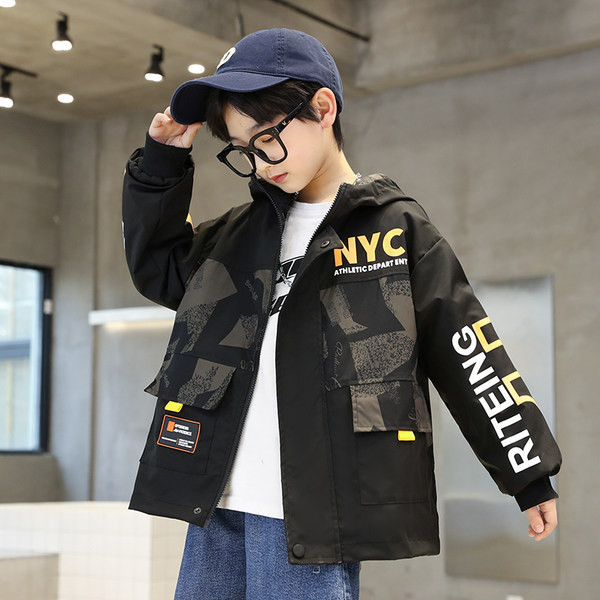 Geaca casual pentru baieti cu gluga si imprimeu model nou