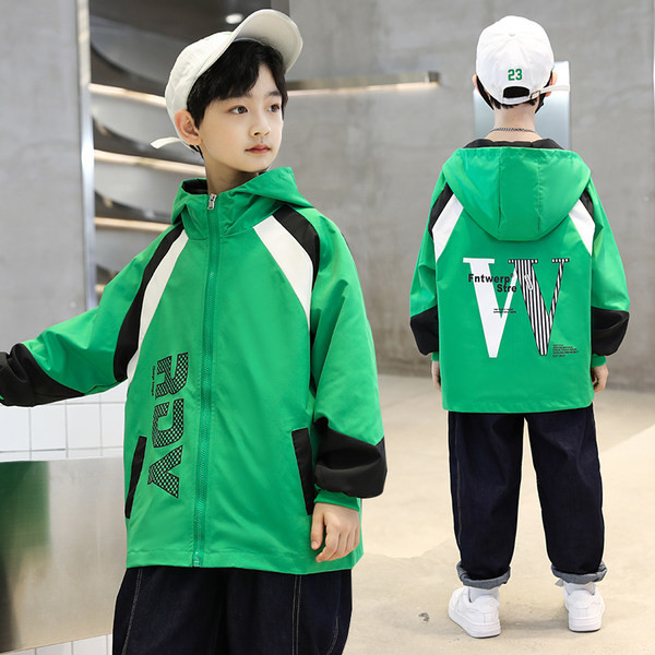 Jesensko-proljetna jakna za dječake s kapuljačom