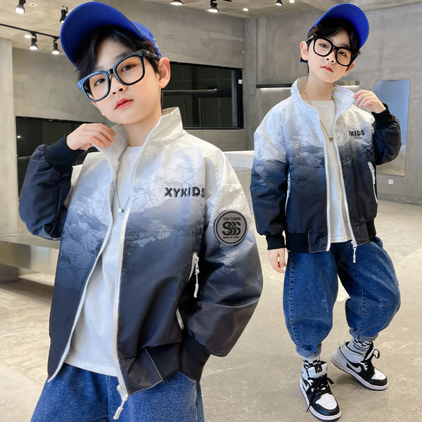 Dječja jakna sa džepom u dvije boje