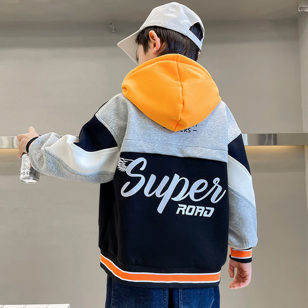 Alkalmi kabát fiúknak ovális nyakkivágással és mintával