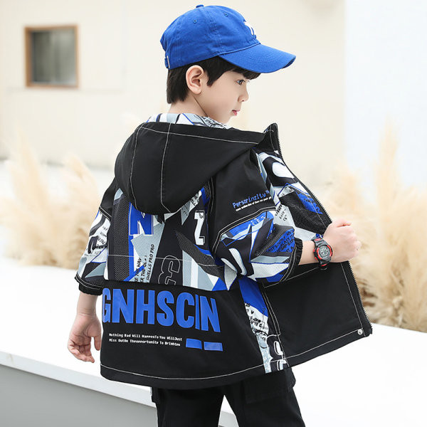 Novi model jakne za dječake sa kapuljačom i natpisom