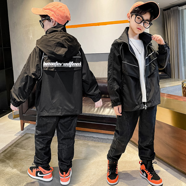 Laisvalaikio vaikiška striukė su gobtuvu - tinka berniukui arba mergaitei