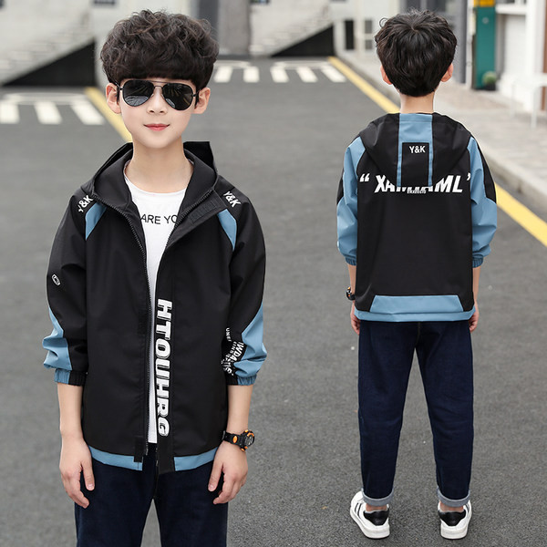 Geaca casual pentru baieti cu imprimeu si gluga model nou