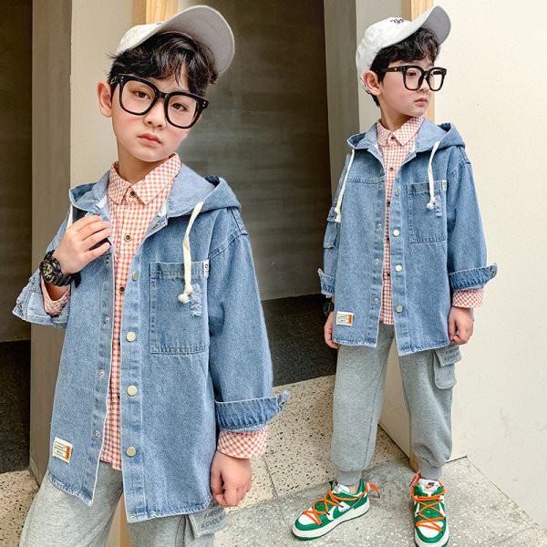 Rifľová bunda pre chlapca s kapucňou a zaväzovaním