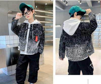 Geaca de blugi pentru copii cu aplicatie pentru baieti