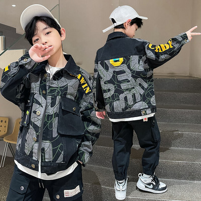 Geaca de blugi pentru copii cu aplicatie pentru baieti