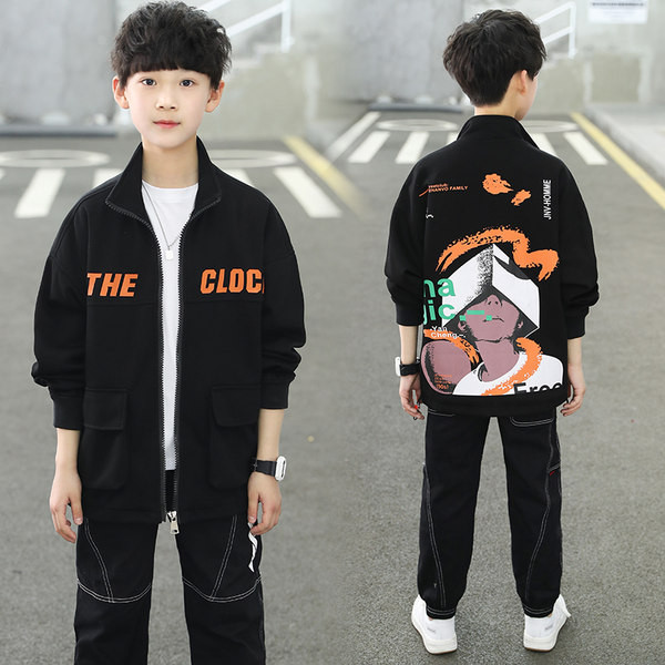 Naujo modelio vaikiška striukė su raštu berniukams