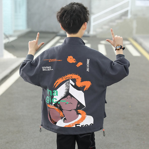 Naujo modelio vaikiška striukė su raštu berniukams