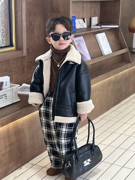 Kožna jakna od eko kože sa donje postavom