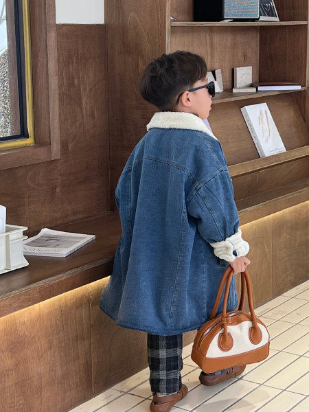 Uut mudelit sulevoodriga laste teksajakk poistele