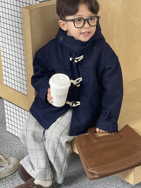 Madingas vaikiškas paltas su gobtuvu berniukams