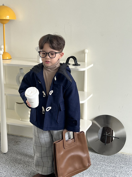 Madingas vaikiškas paltas su gobtuvu berniukams