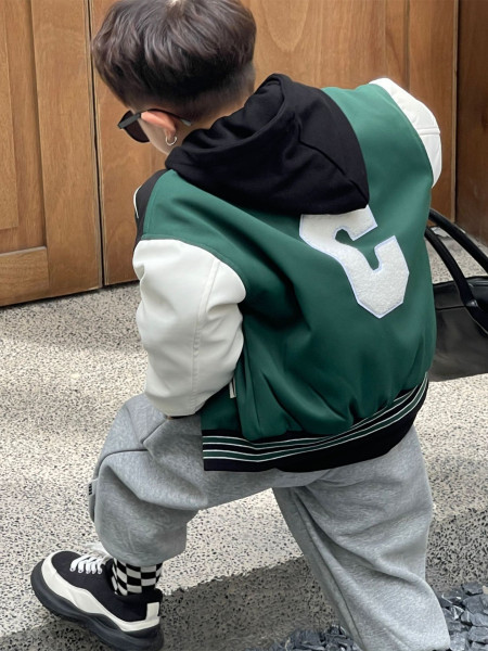 Sportska jakna za dječake s vezom i kopčanjem na gumbe