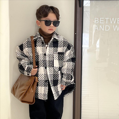 Dječji karirani kaput s klasičnim ovratnikom i kopčanjem na gumb