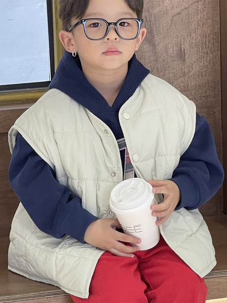 Igapäevane laste vest poistele - puhas mudel