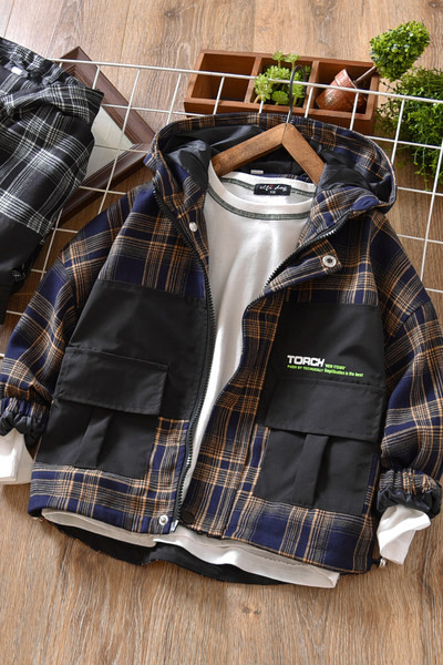 Laisvalaikio vaikiška striukė su gobtuvu ir kišene