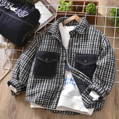 Karirani sako za dječake s klasičnim ovratnikom i kopčanjem na gumbe