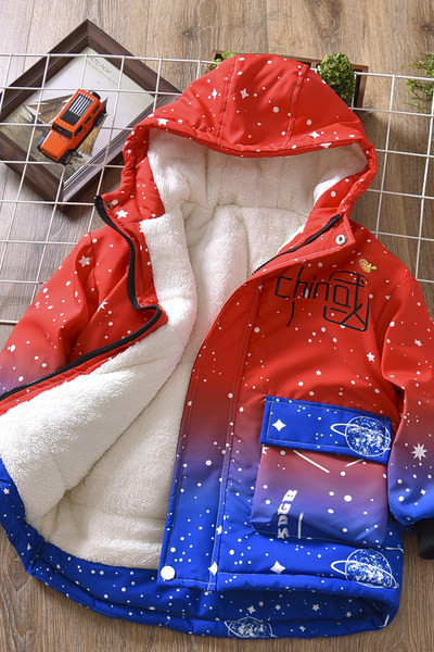 Naujo modelio vaikiška striukė su pūkiniu pamušalu ir gobtuvu berniukams