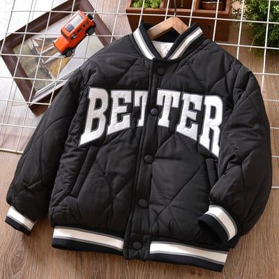 Tikandkirjaga laste pesapallijope poistele