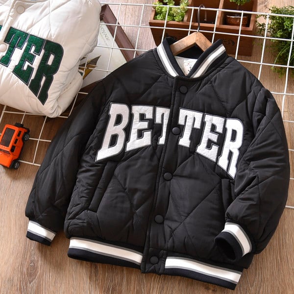 Tikandkirjaga laste pesapallijope poistele