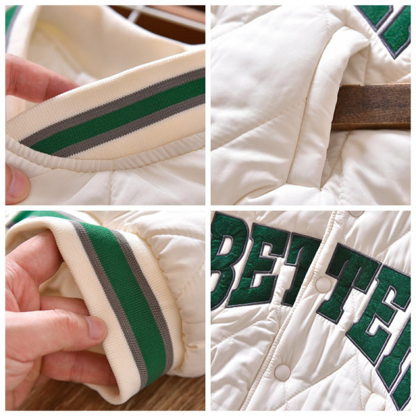 Tikandkirjaga laste pesapallijope poistele