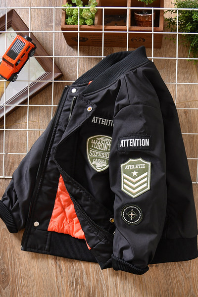 Dječja jakna za dječake s vezom i kopčanjem na patent i gumb