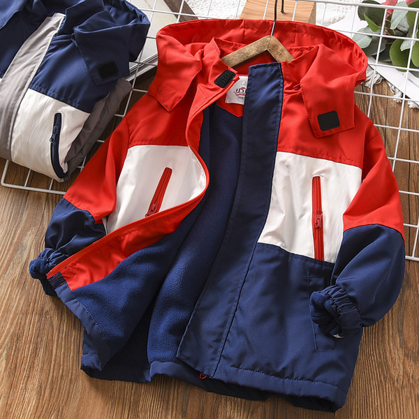 Berniukų laisvalaikio striukė - su gobtuvu