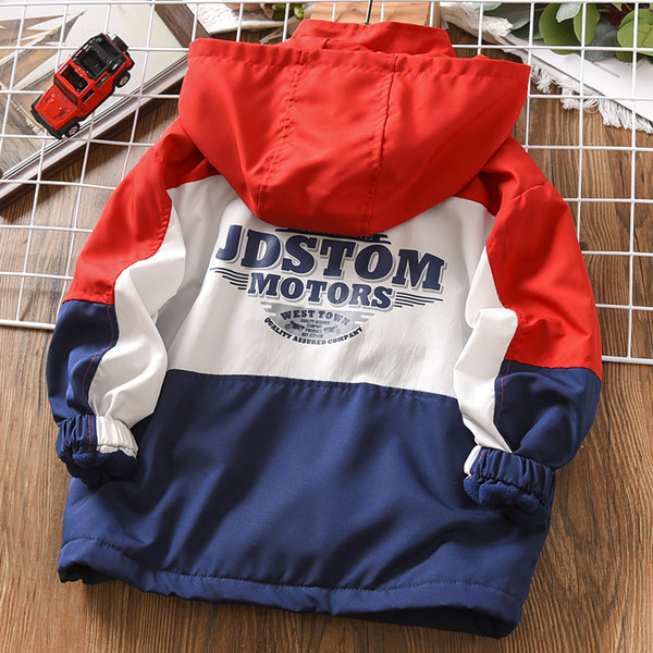 Berniukų laisvalaikio striukė - su gobtuvu