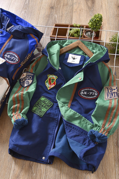 Jesenska jakna za dječake s vezom