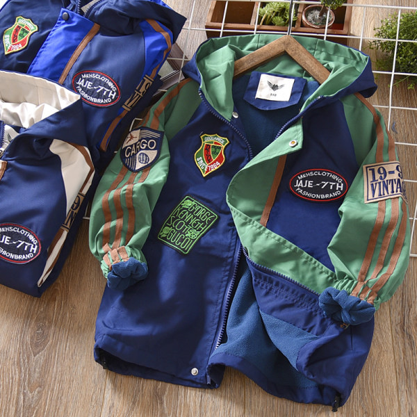 Jesenska jakna za dječake s vezom