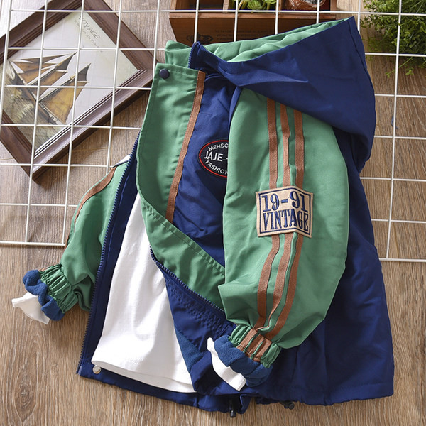 Jesenska jakna za dječake s vezom