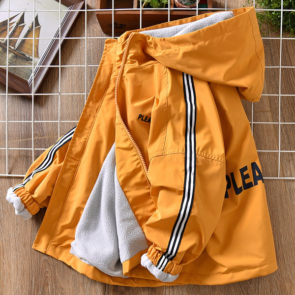 Laisvalaikio vaikiška striukė su flisiniu pamušalu - berniukams